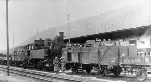 Panzerzüge im Bahnhof Floridsdorf, Februar 1934 © DÖW Foto 5877/3